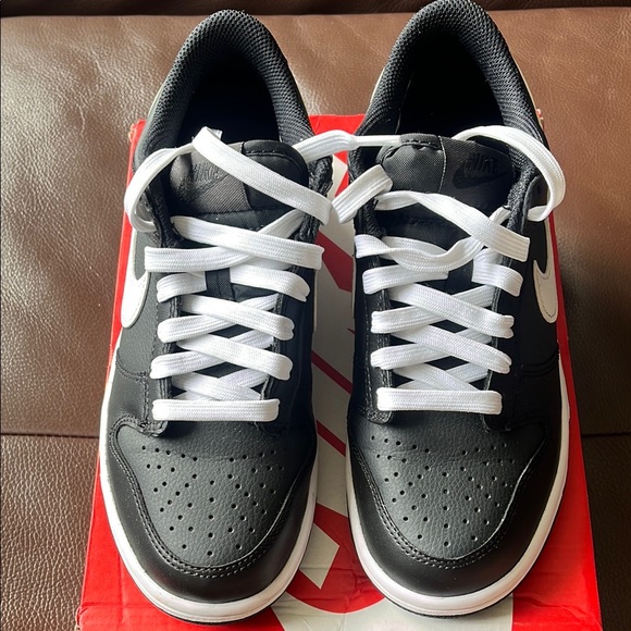 Nike Black and White Low-Top Sneakers - Picture 2 of 3